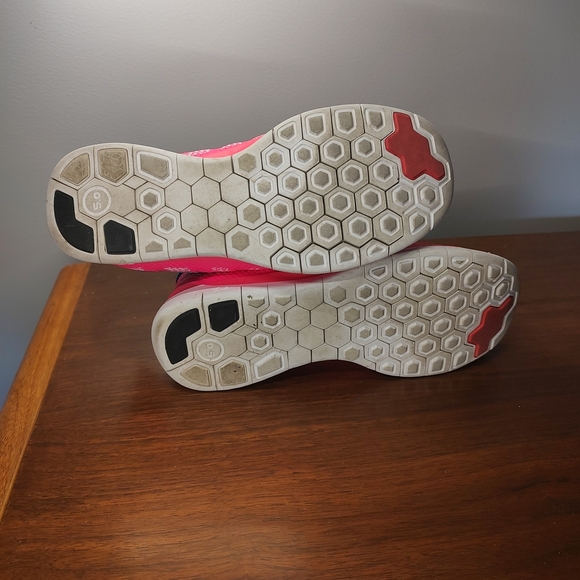 Nike Free 5.0 Y6 in Pink, Blue, and Silver Swoosh GUC! - Picture 7 of 7